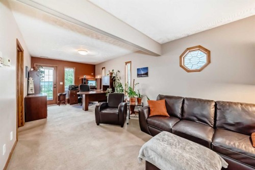 9 Rustic Road, Norglenwold, AB - Indoor Photo Showing Living Room