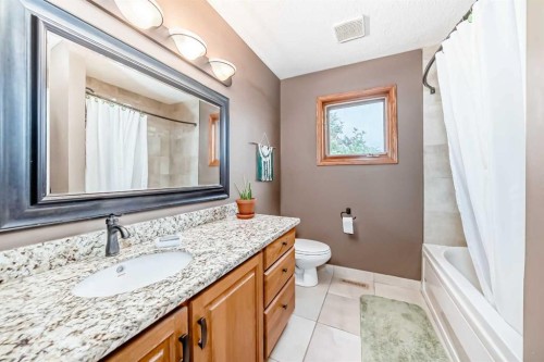 9 Rustic Road, Norglenwold, AB - Indoor Photo Showing Bathroom