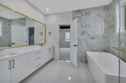 47 Everson Close, Red Deer, AB - Indoor Photo Showing Bathroom