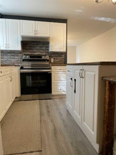 202 Railway Avenue, Veteran, AB - Indoor Photo Showing Kitchen