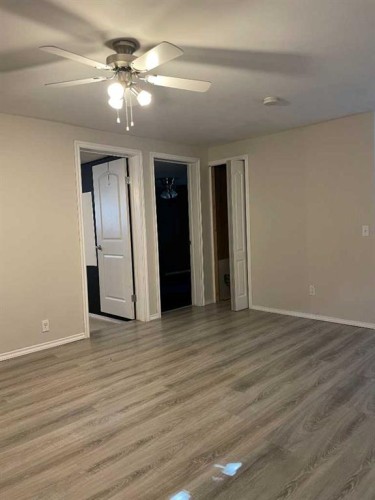 202 Railway Avenue, Veteran, AB - Indoor Photo Showing Other Room