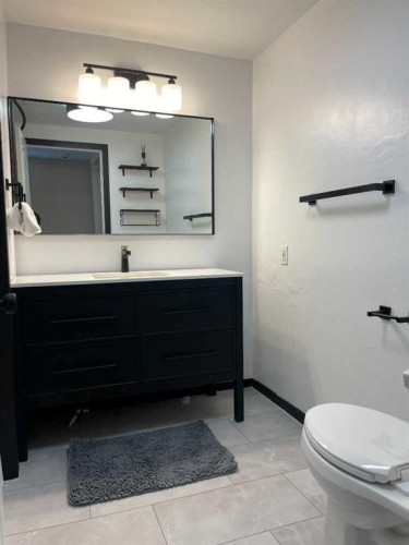 202 Railway Avenue, Veteran, AB - Indoor Photo Showing Bathroom
