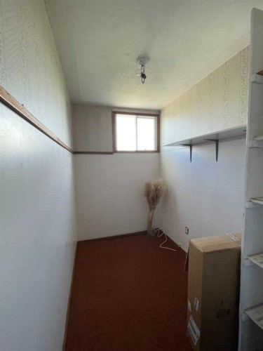 202 Railway Avenue, Veteran, AB - Indoor Photo Showing Other Room
