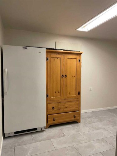 202 Railway Avenue, Veteran, AB - Indoor