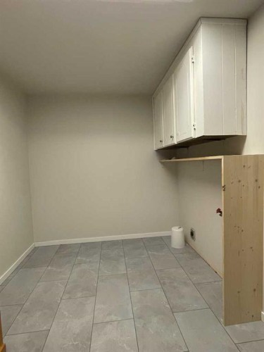 202 Railway Avenue, Veteran, AB - Indoor Photo Showing Other Room