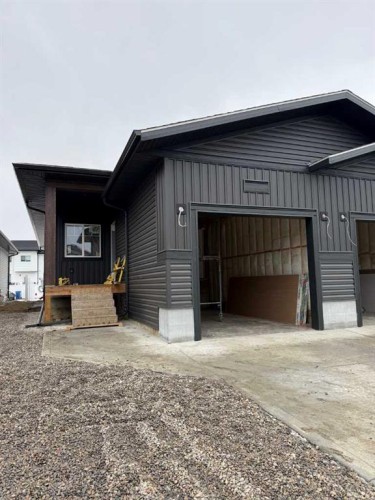 37 Ellington Crescent  Red Deer, AB T4P 3H1