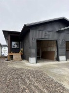 37 Ellington Crescent  Red Deer, AB T4P 3H1