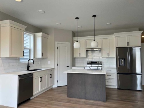 3 Gray Close, Sylvan Lake, AB - Indoor Photo Showing Kitchen With Stainless Steel Kitchen With Upgraded Kitchen