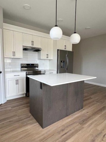 3 Gray Close, Sylvan Lake, AB - Indoor Photo Showing Kitchen