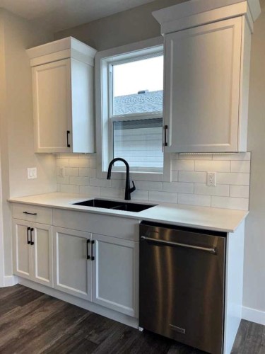 3 Gray Close, Sylvan Lake, AB - Indoor Photo Showing Kitchen With Upgraded Kitchen