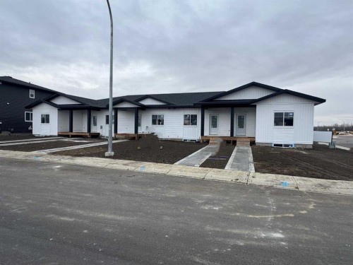 5 Gray Close, Sylvan Lake, AB - Outdoor With Facade