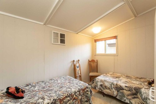 224-41124 Range Road 282 Range, Gull Lake, AB - Indoor Photo Showing Bedroom