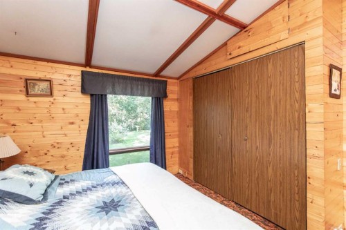 224-41124 Range Road 282 Range, Gull Lake, AB - Indoor Photo Showing Bedroom