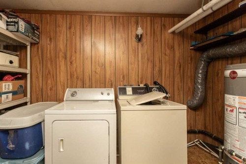 224-41124 Range Road 282 Range, Gull Lake, AB - Indoor Photo Showing Laundry Room