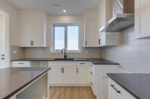 8546 Huxbury Drive Ne, Calgary, AB - Indoor Photo Showing Kitchen