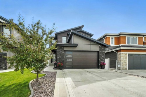 39 Memorial Parkway  Rural Red Deer County, AB T4E 3B7