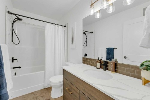 D-20 Evergreen Way, Red Deer, AB - Indoor Photo Showing Bathroom