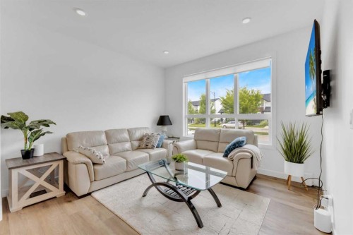 D-20 Evergreen Way, Red Deer, AB - Indoor Photo Showing Living Room