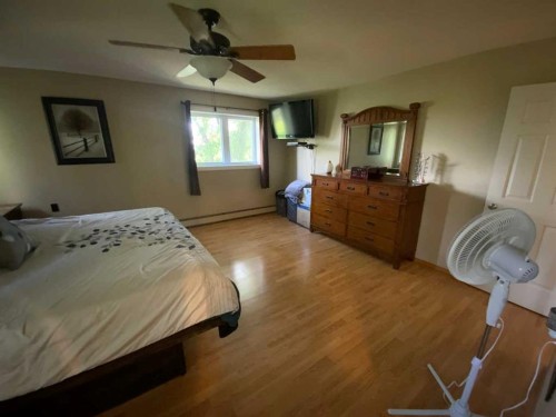 231052 330 Township, Rural Kneehill County, AB - Indoor Photo Showing Bedroom