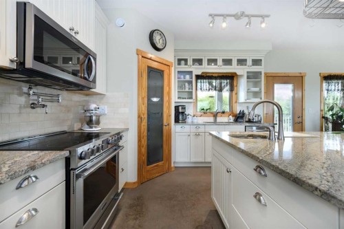 38139 Range Road 265, Rural Red Deer County, AB - Indoor Photo Showing Kitchen With Upgraded Kitchen