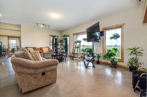 38139 Range Road 265, Rural Red Deer County, AB - Indoor Photo Showing Living Room