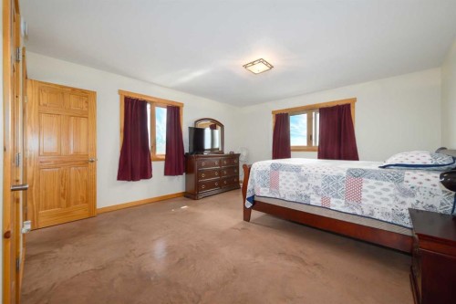 38139 Range Road 265, Rural Red Deer County, AB - Indoor Photo Showing Bedroom