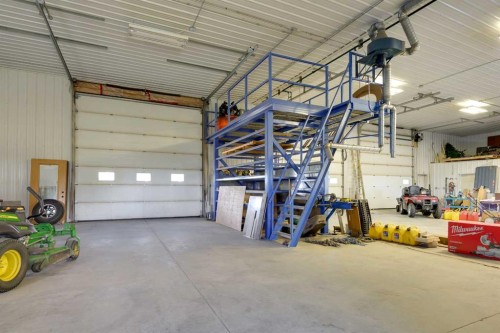 38139 Range Road 265, Rural Red Deer County, AB - Indoor Photo Showing Garage