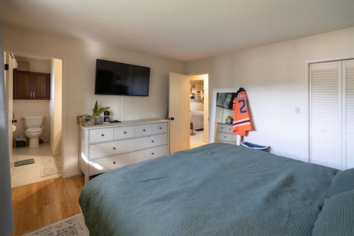 4212 59 Street Close, Camrose, AB - Indoor Photo Showing Bedroom