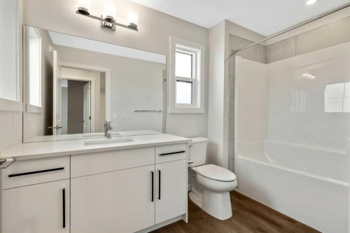 3 Heritage Link, Cochrane, AB - Indoor Photo Showing Bathroom