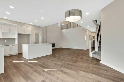 3 Heritage Link, Cochrane, AB - Indoor Photo Showing Kitchen