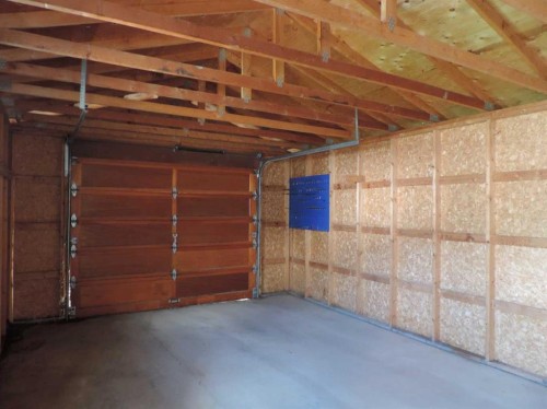 4737 54 Avenue, Rimbey, AB - Indoor Photo Showing Garage