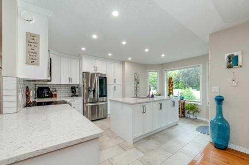 13 Dillon Close, Red Deer, AB - Indoor Photo Showing Kitchen