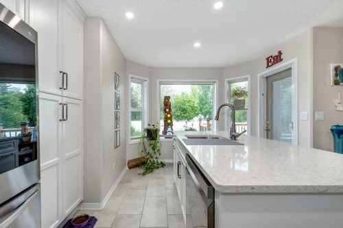 13 Dillon Close, Red Deer, AB - Indoor Photo Showing Kitchen With Upgraded Kitchen