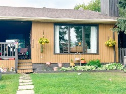 4544 46 Avenue  Rocky Mountain House, AB T4T 1A2