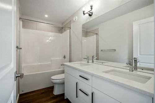 27 Heritage Link, Cochrane, AB - Indoor Photo Showing Bathroom