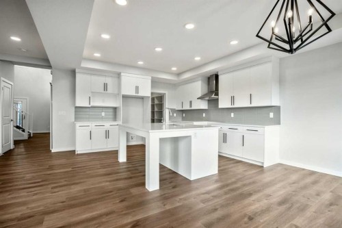 27 Heritage Link, Cochrane, AB - Indoor Photo Showing Kitchen