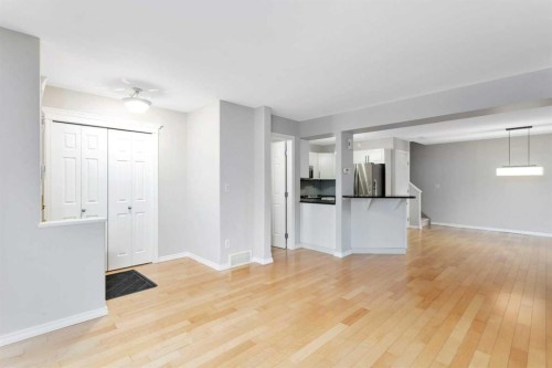 10-73 Addington Drive, Red Deer, AB - Indoor Photo Showing Kitchen