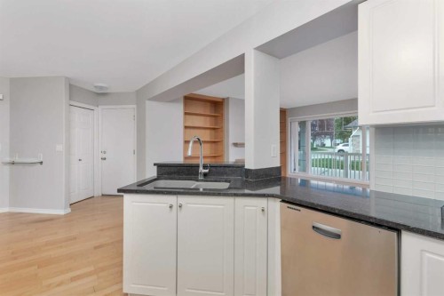 10-73 Addington Drive, Red Deer, AB - Indoor Photo Showing Kitchen