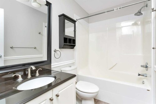 10-73 Addington Drive, Red Deer, AB - Indoor Photo Showing Bathroom