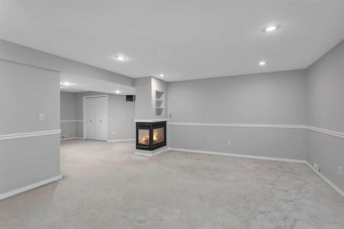 10-73 Addington Drive, Red Deer, AB - Indoor Photo Showing Other Room
