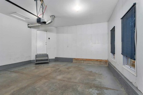 10-73 Addington Drive, Red Deer, AB - Indoor Photo Showing Garage