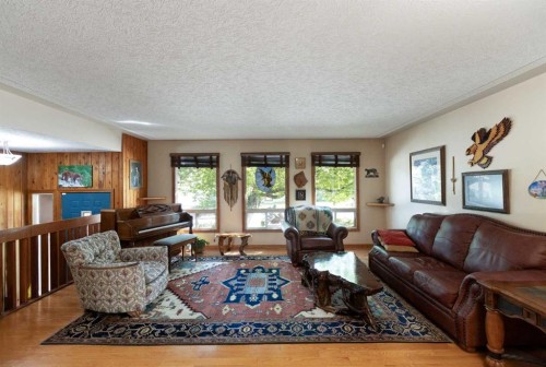 128 Norby Crescent, Red Deer, AB - Indoor Photo Showing Living Room