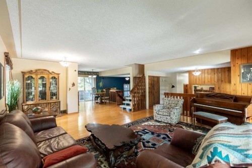128 Norby Crescent, Red Deer, AB - Indoor Photo Showing Living Room