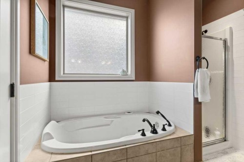 48 Fieldstone Way, Sylvan Lake, AB - Indoor Photo Showing Bathroom