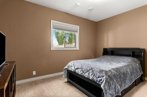 48 Fieldstone Way, Sylvan Lake, AB - Indoor Photo Showing Bedroom