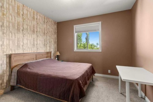 48 Fieldstone Way, Sylvan Lake, AB - Indoor Photo Showing Bedroom