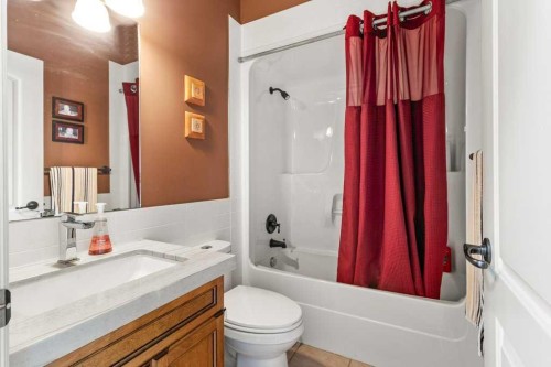 48 Fieldstone Way, Sylvan Lake, AB - Indoor Photo Showing Bathroom