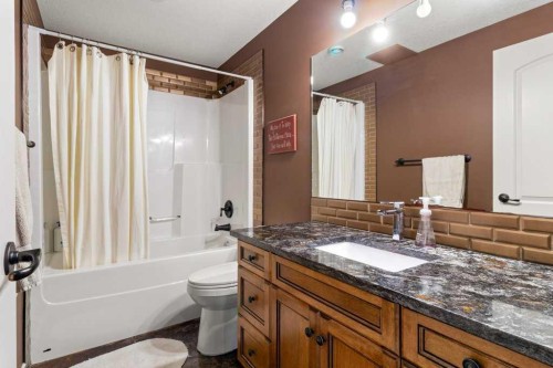 48 Fieldstone Way, Sylvan Lake, AB - Indoor Photo Showing Bathroom