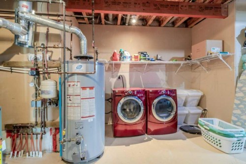 48 Fieldstone Way, Sylvan Lake, AB - Indoor Photo Showing Laundry Room