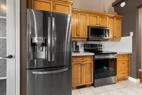 48 Fieldstone Way, Sylvan Lake, AB - Indoor Photo Showing Kitchen With Stainless Steel Kitchen